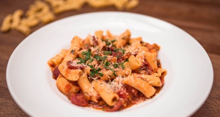 Rigatoni z Chorizo i sosem pomidorowym